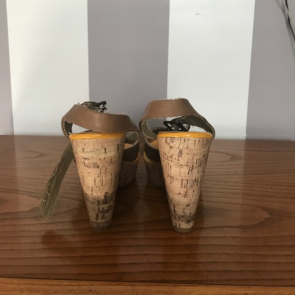 Nwt- Open toes sandal wedge shoes - Picture 3 of 5